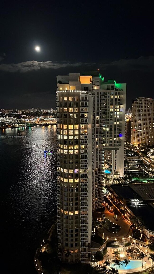 Building Photo - 475 Brickell Ave