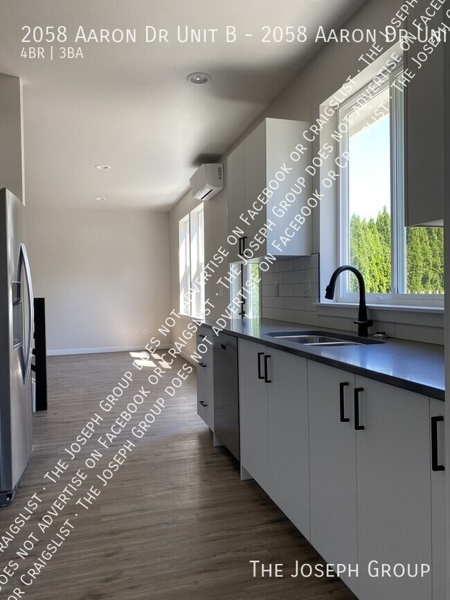 Building Photo - 2058 Aaron Dr