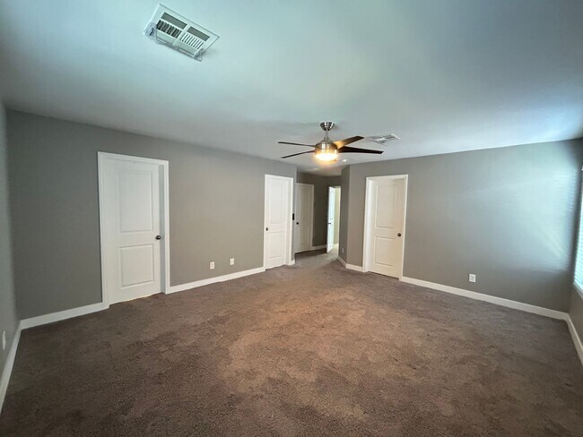 Building Photo - Desirable Split-Level 4-Bedroom Home in Southwest!