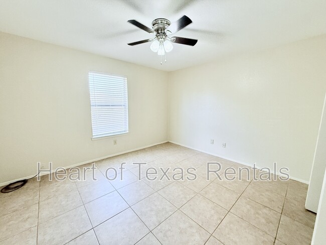 Building Photo - 2410 Comanche Trl