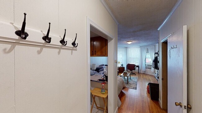 Building Photo - 513 Beacon St