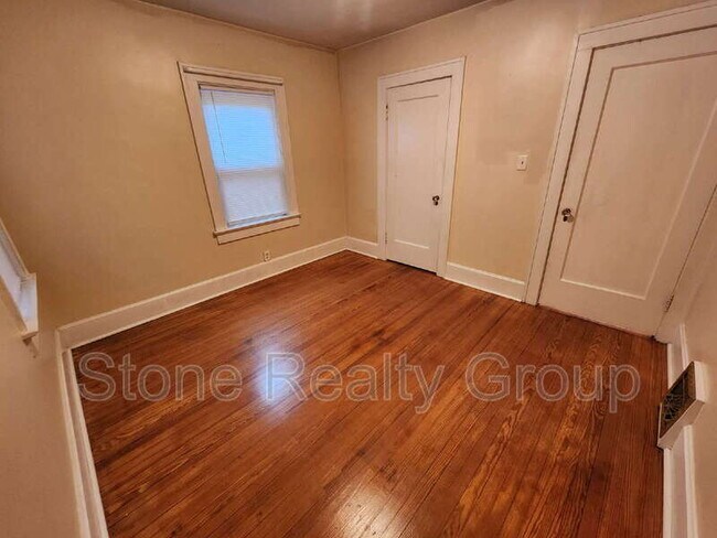 Building Photo - 125 Monterey Ave