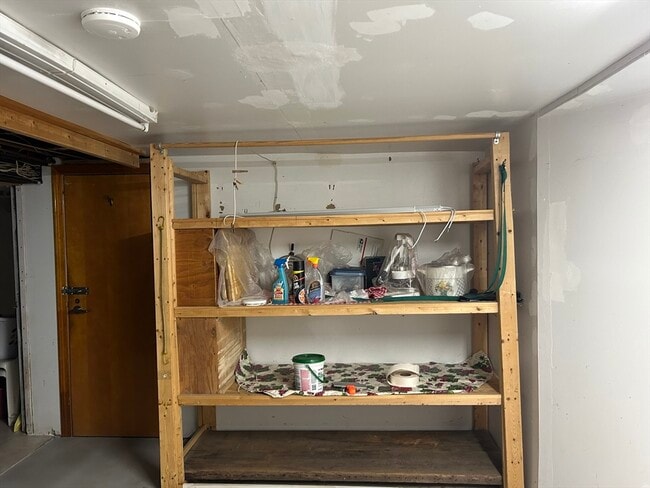 Building Photo - 58 Maple St