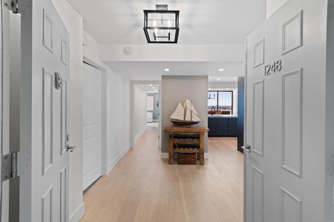 Building Photo - 115 Lakeshore Dr