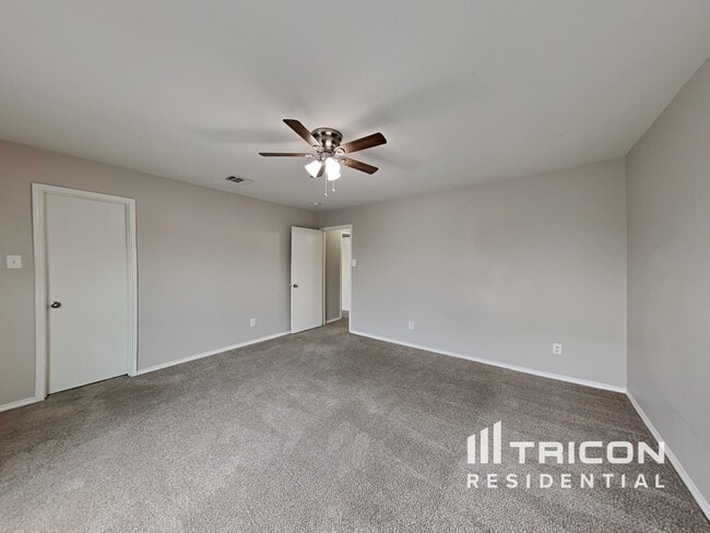 Building Photo - 1042 Condor Dr