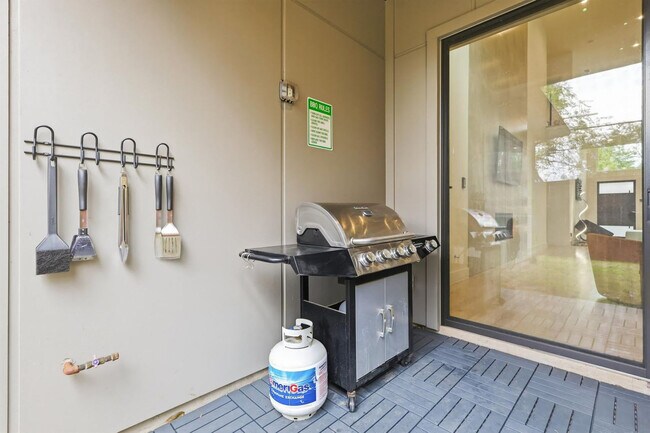 Building Photo - 3714 Highgrove Dr