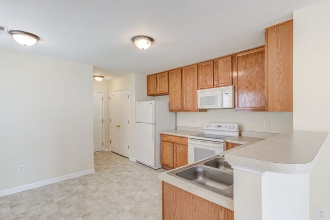 Building Photo - 3 Bedroom Townhouse in Wakefield with 1 Ca...