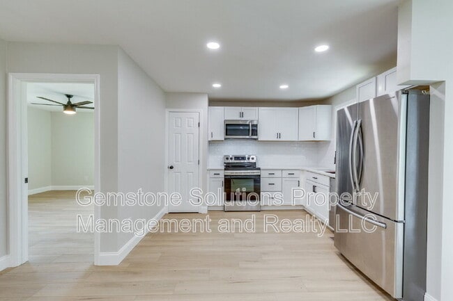 Building Photo - 919 Oak Meadow Dr