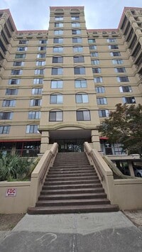 Building Photo - Five Points / USC Campus