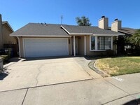 Building Photo - 1559 Elderwood Ave