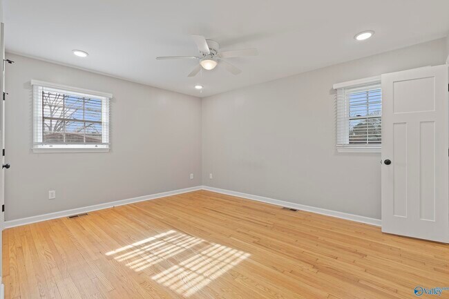 Building Photo - 403 Hillmont Cir NW