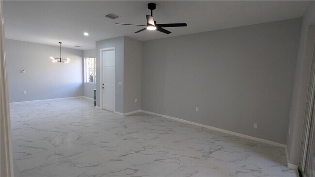 Building Photo - 826 Middleton Dr SW