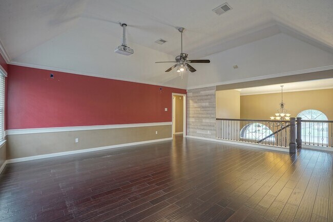 Building Photo - 2108 Lakeway Dr