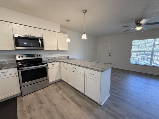 Building Photo - Spacious 2-Bed, 2-Bath Condo in Palm Harbor!