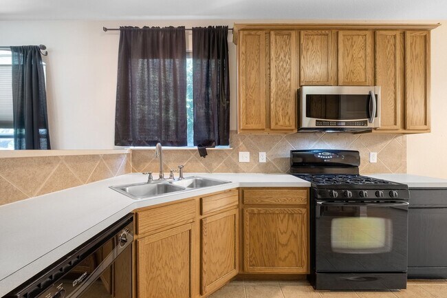 Building Photo - 1726 Rosenborough Ln S