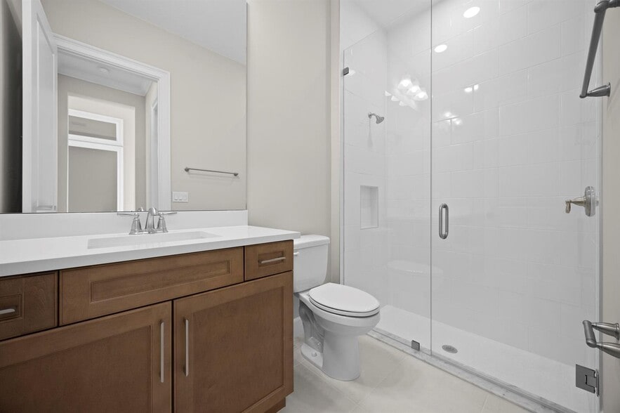 Building Photo - 5741 Beechnut Dr