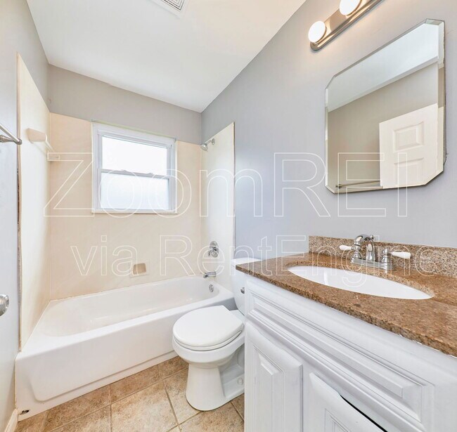 Building Photo - 2700 Steeplechase Ln