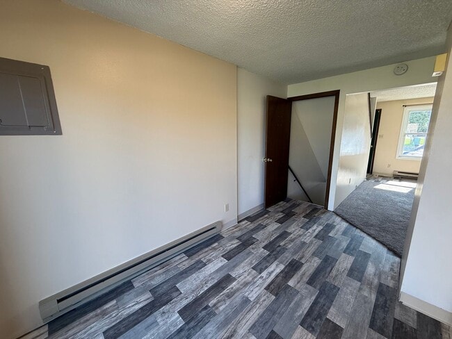 Building Photo - Two bedroom, one and half bathroom, modernly updated townhome!