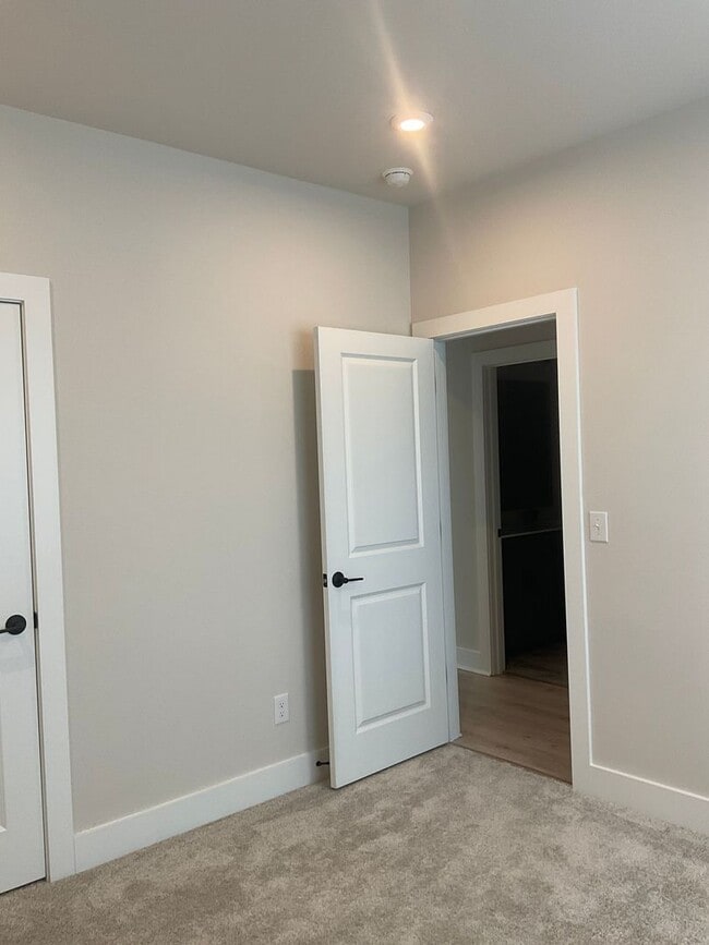 Building Photo - Welcome to this charming two-story townhome in the heart of Belmont, NC.