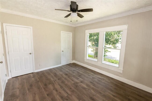 Building Photo - 200 W James Ave