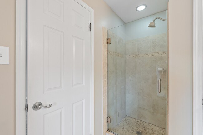 Building Photo - 9401 Rosmarin Way