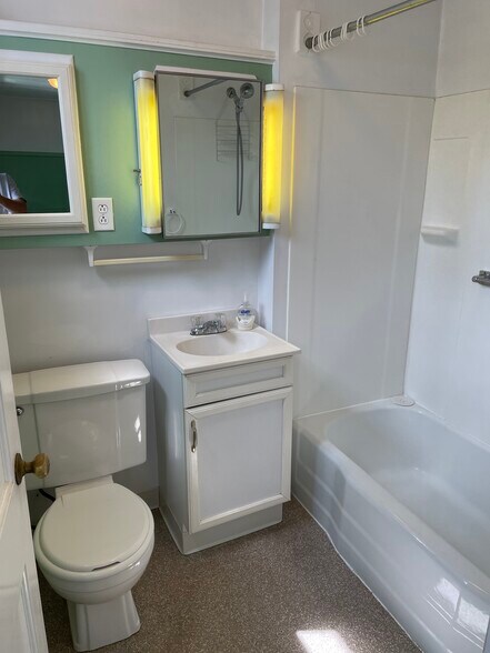 Building Photo - 108 Erie St