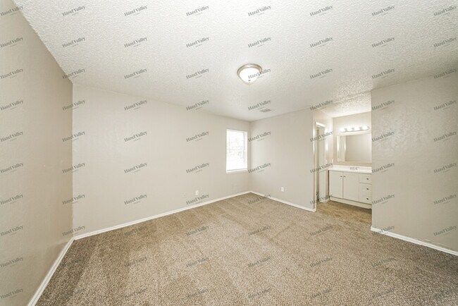 Building Photo - 808 NW 113th St