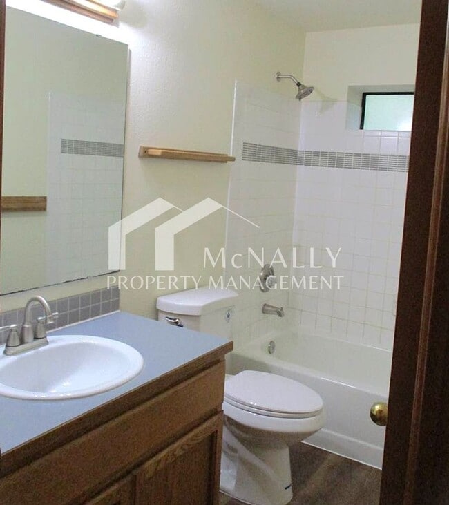 Building Photo - Beautiful 4 Bedroom 2.75 Bathroom Home in ...