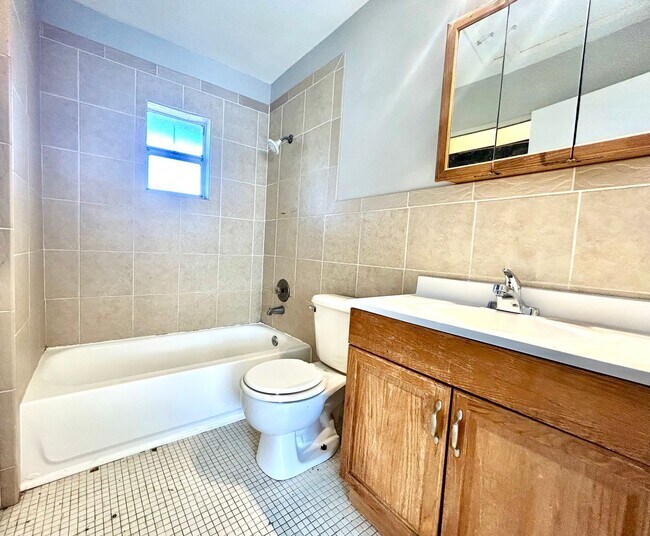 Building Photo - 2260/2262 Stella St.