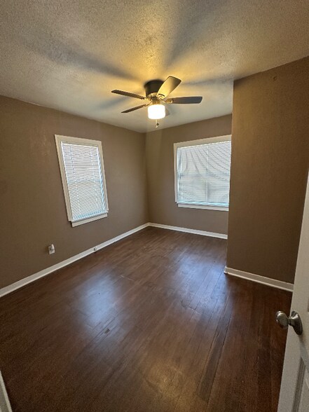 Building Photo - 3210 S Ammon Rd