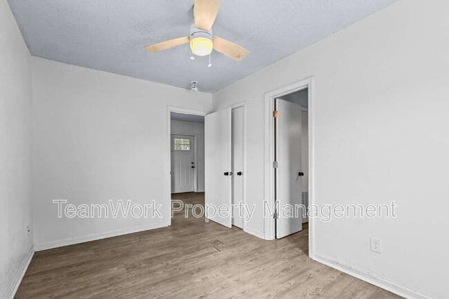 Building Photo - 3101 Azalea Dr