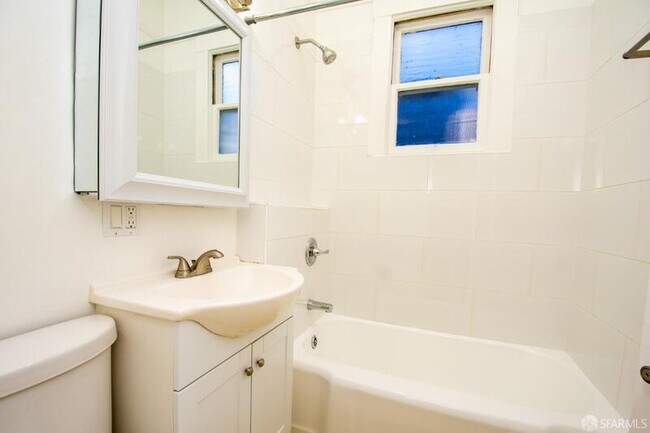Building Photo - 205 Bonview St