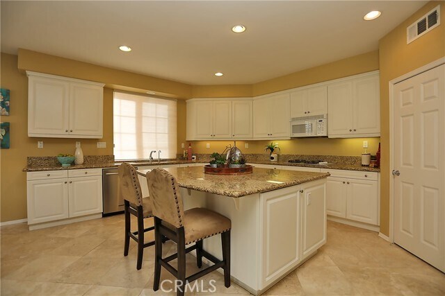 Building Photo - 45290 Willowick St