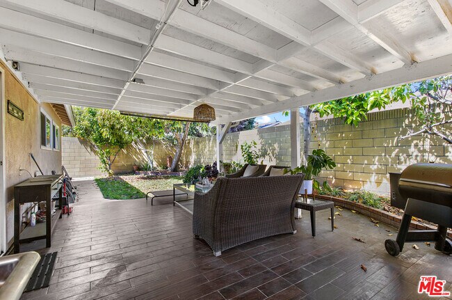 Building Photo - 13223 Arabella St