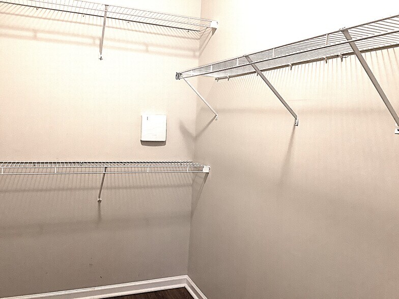 Building Photo - 8029 Hyannis Ct