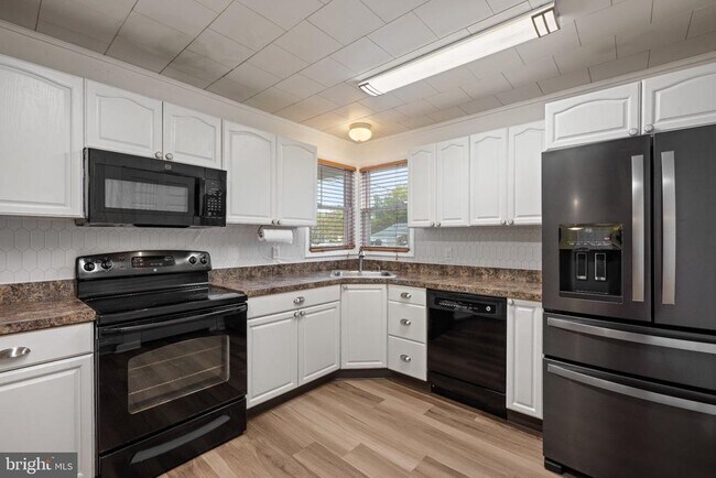 Building Photo - 47 Glenwood Ln