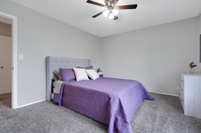 Building Photo - Two bedroom townhome, bath and half with washer and dryer connections