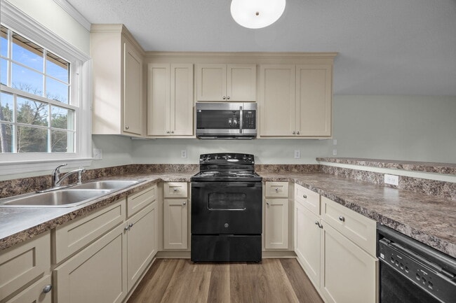 Building Photo - 904 Jennifer Ln