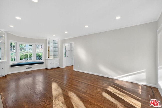 Building Photo - 15 N Ridgewood Rd