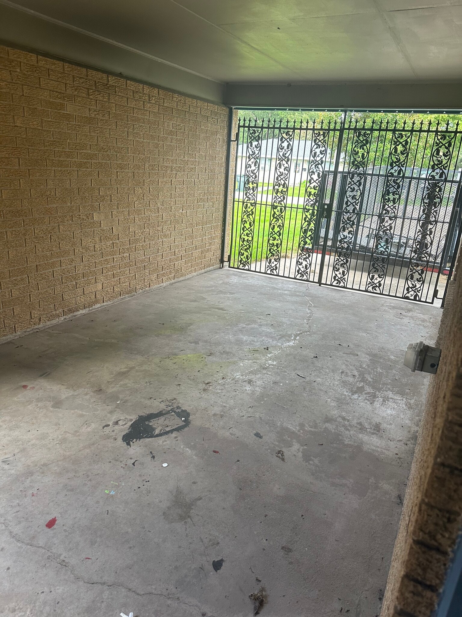 Building Photo - 729 Kenney St
