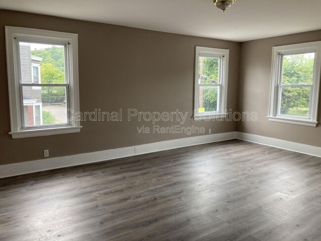 Building Photo - 3838 Llewellyn Ave