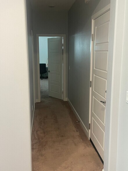 Building Photo - 29646 Saddlebred Cir