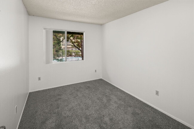 Building Photo - Welcome to your serene 3 BR 2.5 BA Townhome in College Park, San Diego!