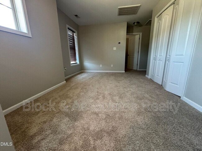 Building Photo - 438 Roanoke Dr