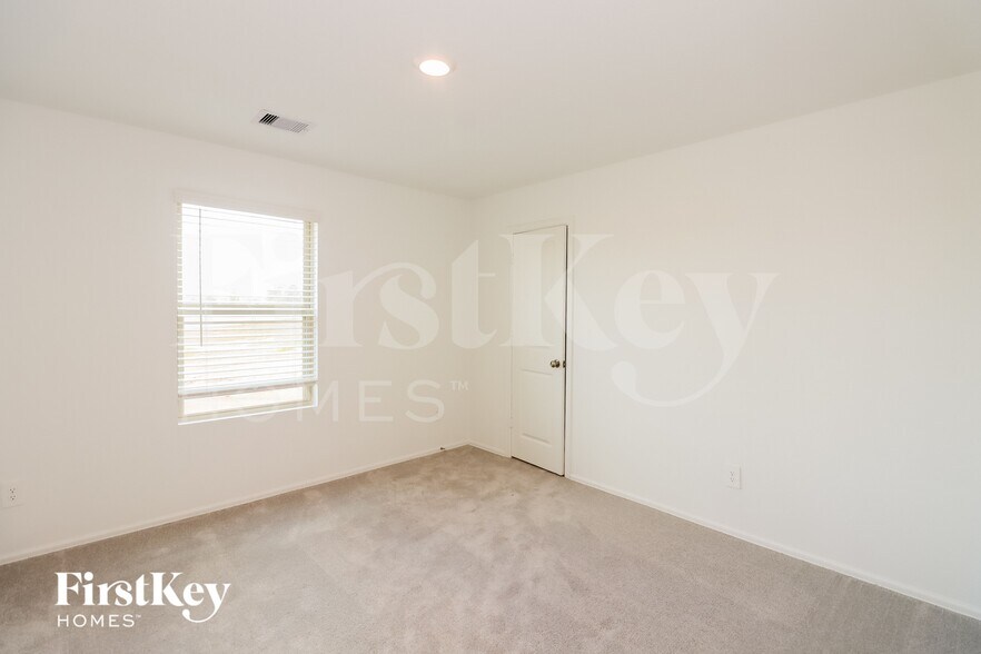 Building Photo - 202 Alder Laurels Cv