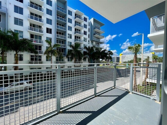Building Photo - 120 N Compass Way