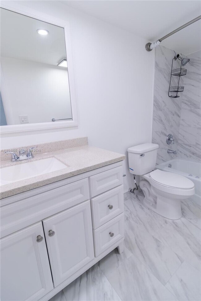 Building Photo - 14611 N Kendall Dr