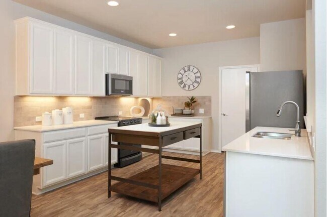 Building Photo - 482 Thornless Cir