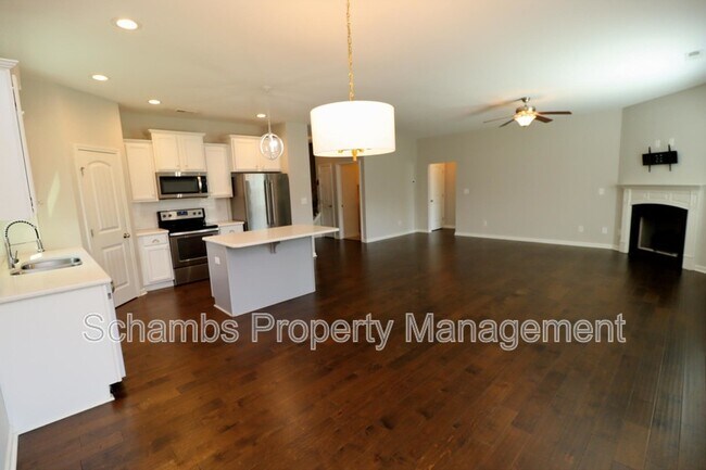 Building Photo - 84 Fairview St