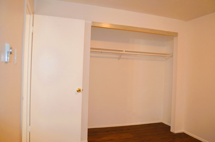 Building Photo - 319 Linn Ave